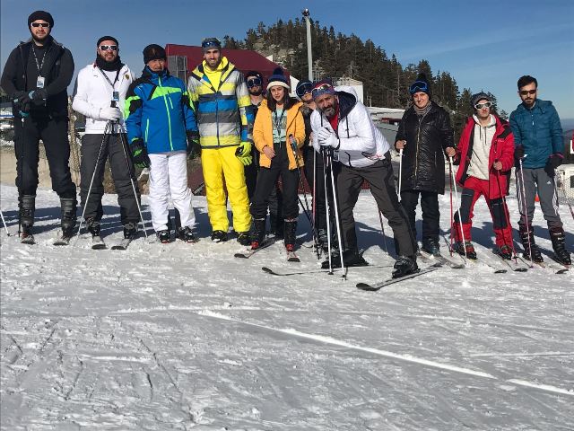 Başkan Dişli, SAÜ’lü gençlerle kayak yaptı