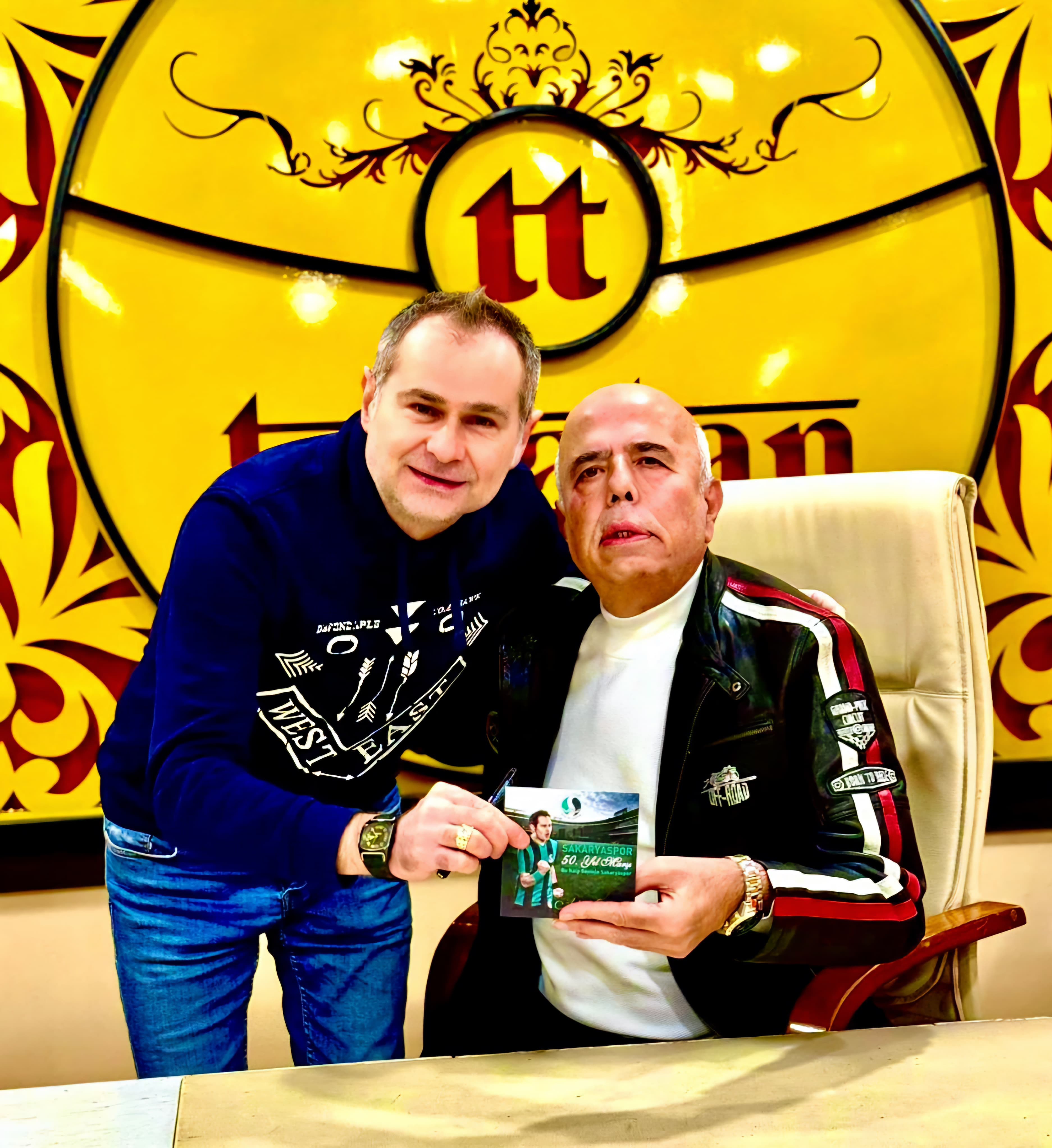 Akif Yener’den Tuna Tan’a anlamlı ziyaret