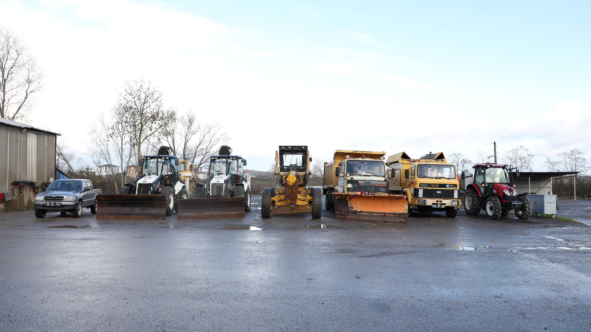 FERİZLİ BELEDİYESİ KARLA MÜCADELEYE HAZIR