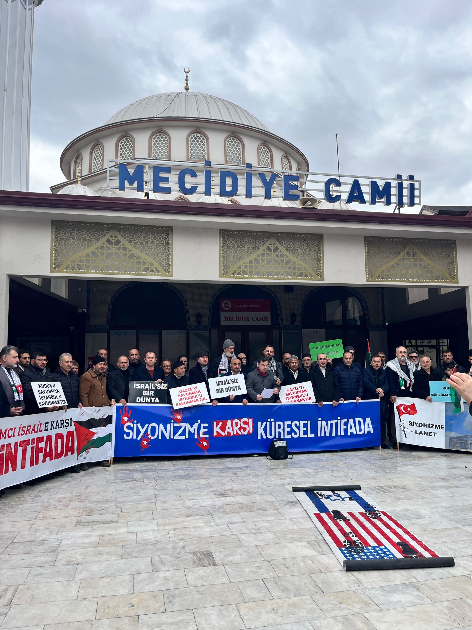 Filistin direnişinin yanındayız