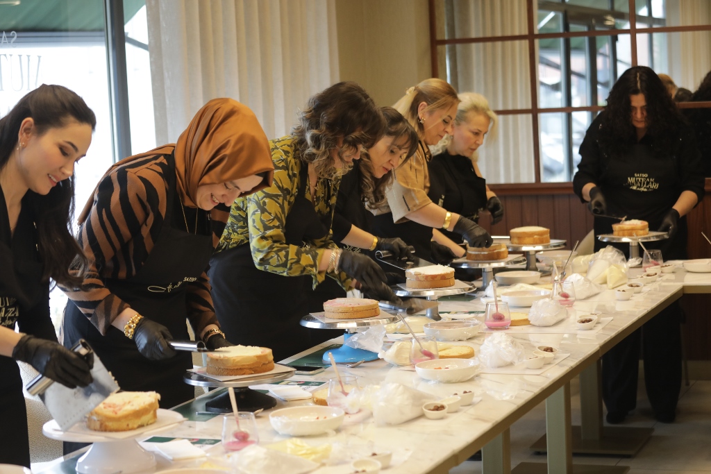 Vali ve kaymakam eşleri pasta kyaptı