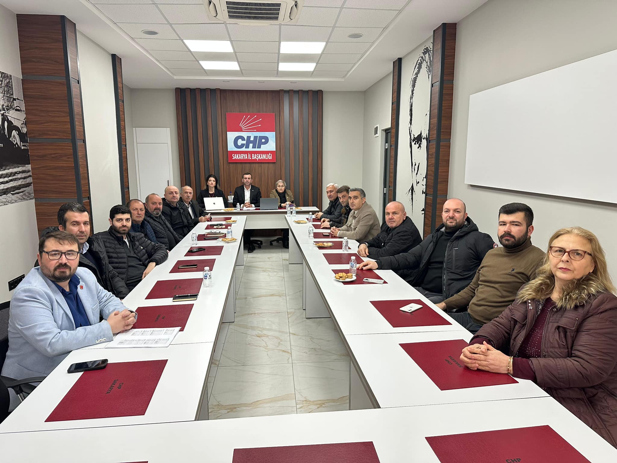 CHP İKTİDARA YÜRÜYOR
