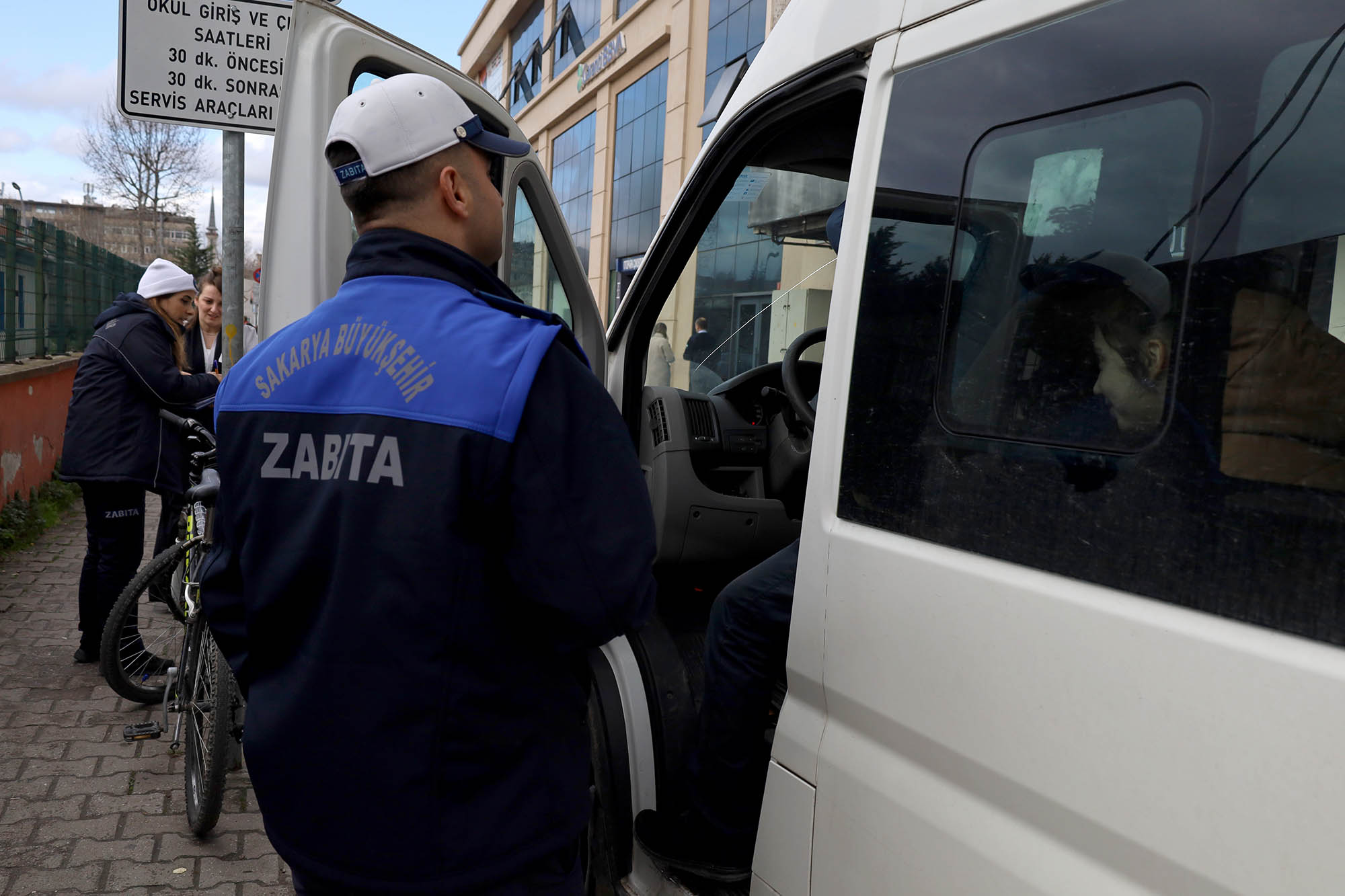 3 okulun çevresinde denetim