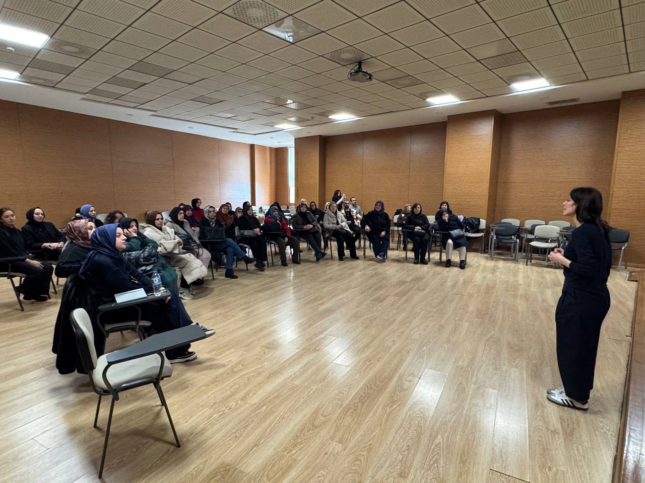 Ergenlik sürecinde psikolojik sorunlar anlatıldı