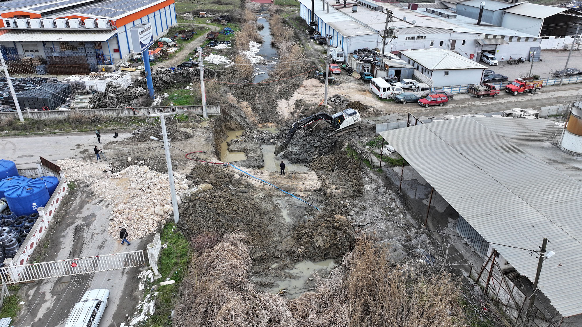 Geyve’deki o menfez yenileniyor