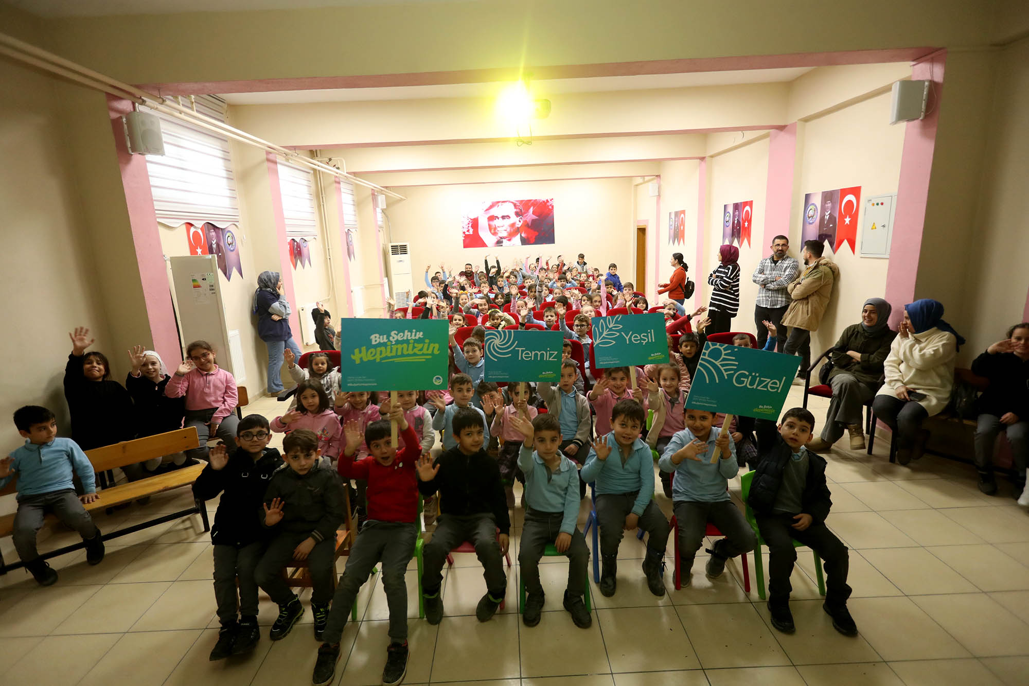 600 öğrenci Karagöz-Hacivat ile buluştu