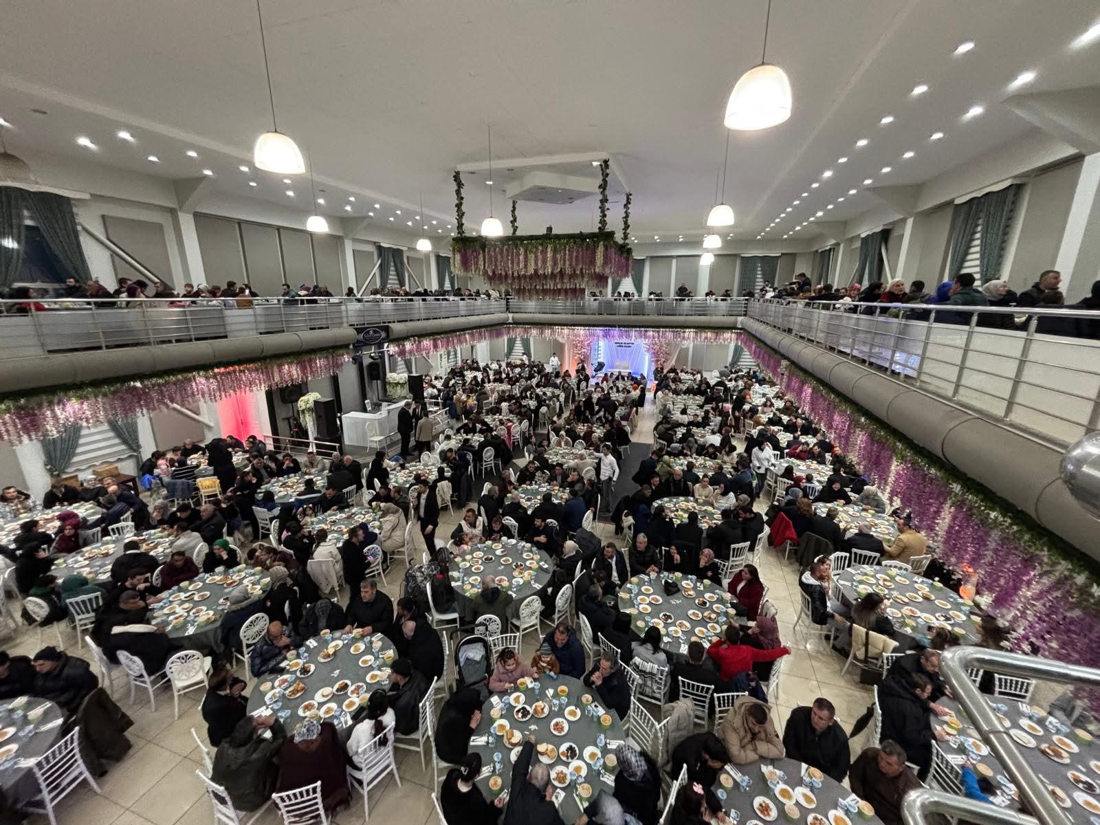 BİZ BÜYÜK BİR AİLEYİZ