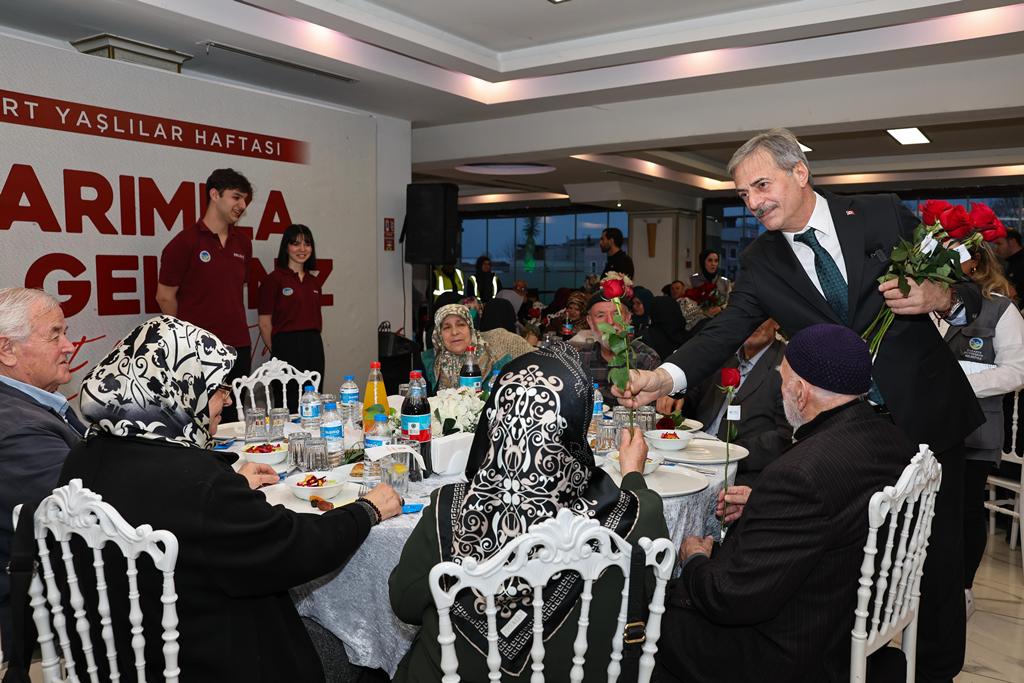 Başkan Alemdar yaşlılarla buluştu