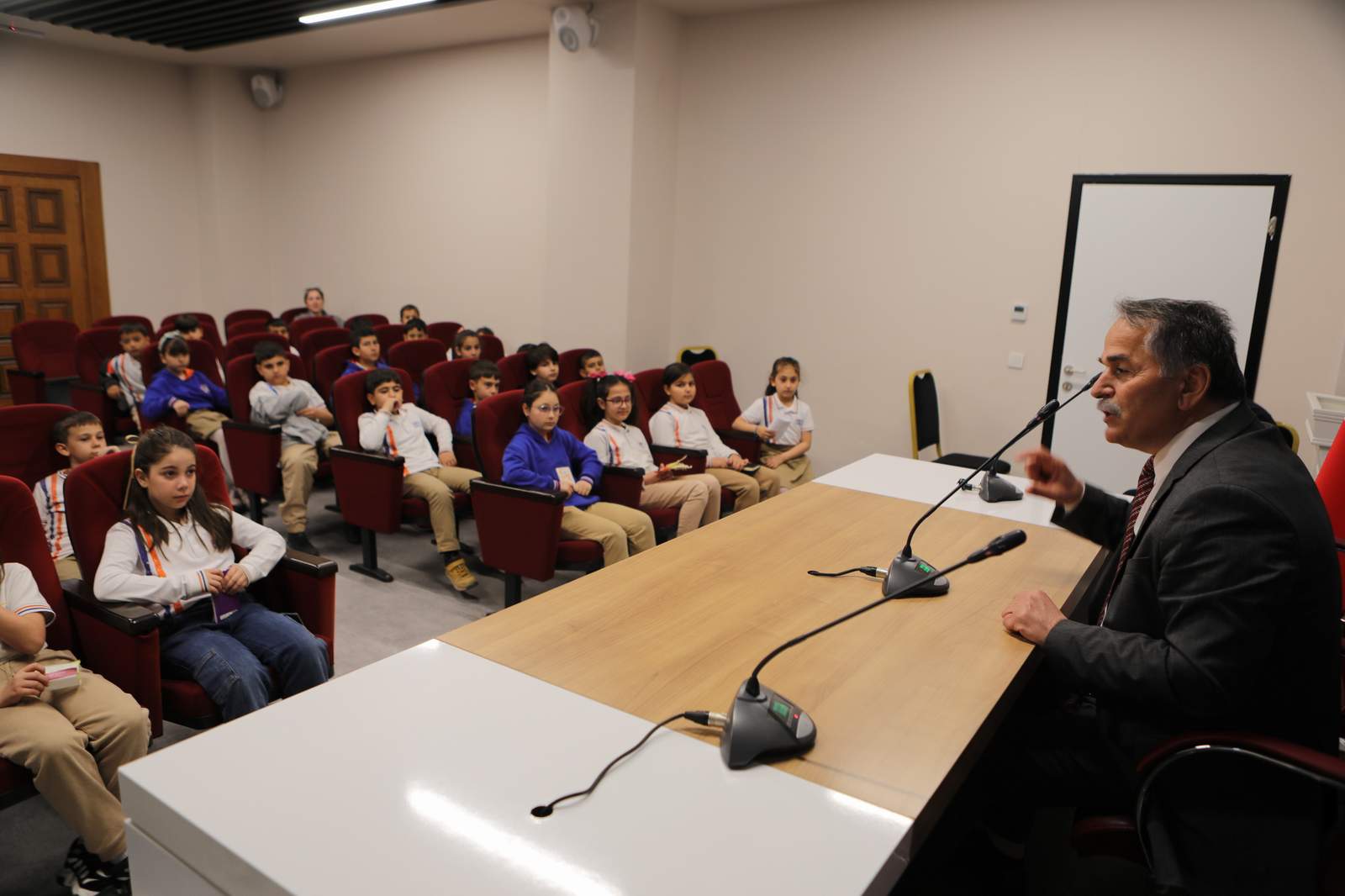 Çocuklardan başkana soru yağmuru