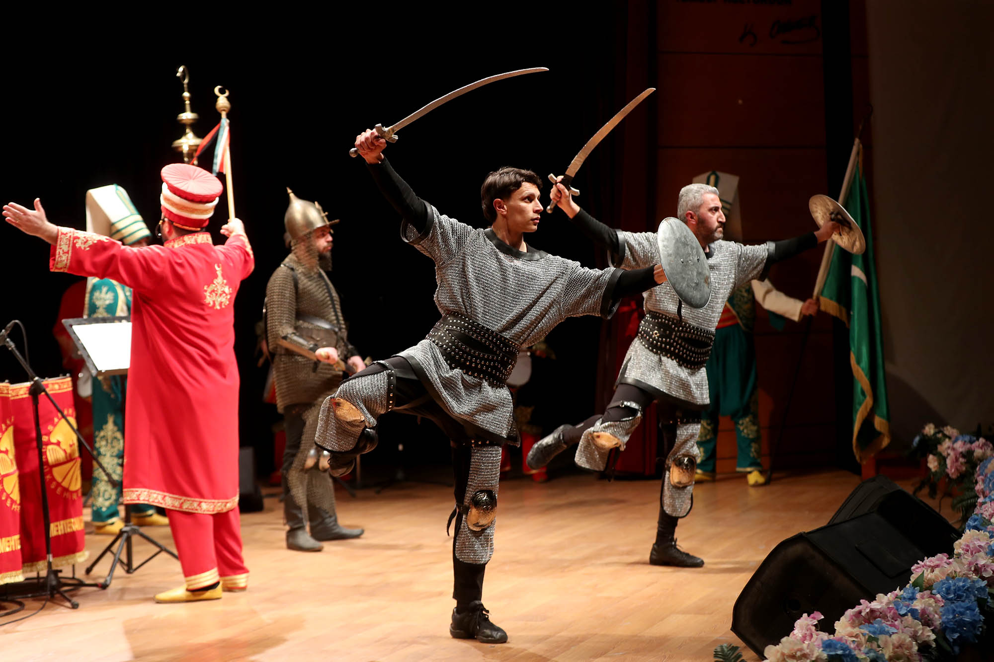 Tarihi zafer marşlarıyla anıldı