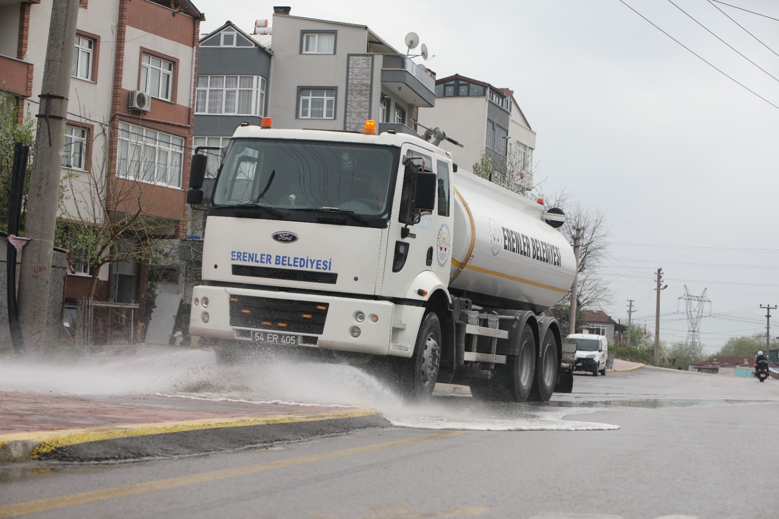 ERENLER CADDELERİ BAYRAMA HAZIR
