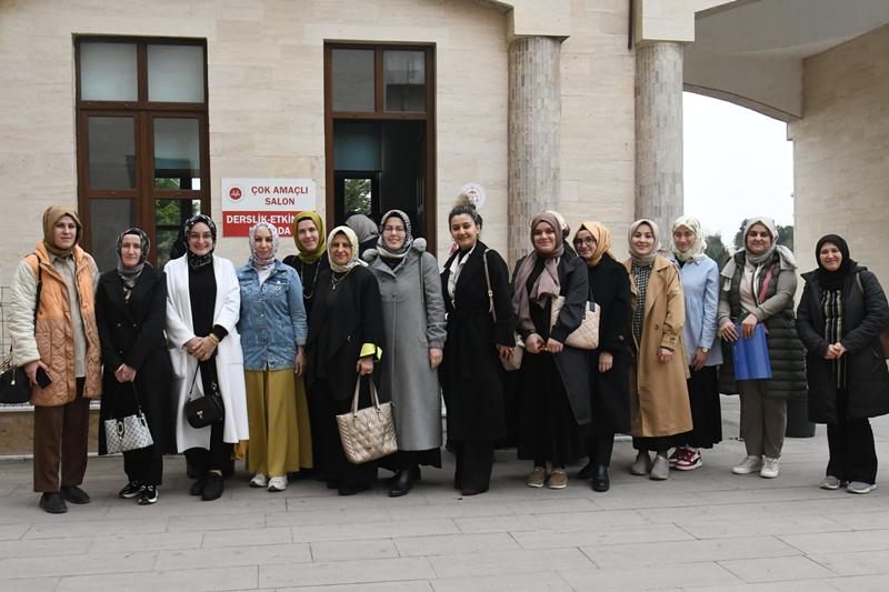 SAÜ'de Ailede Kadın Konuşuldu