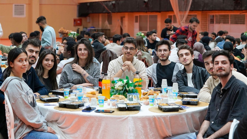 SUBÜ’nün 500 öğrencisi iftarda buluştu