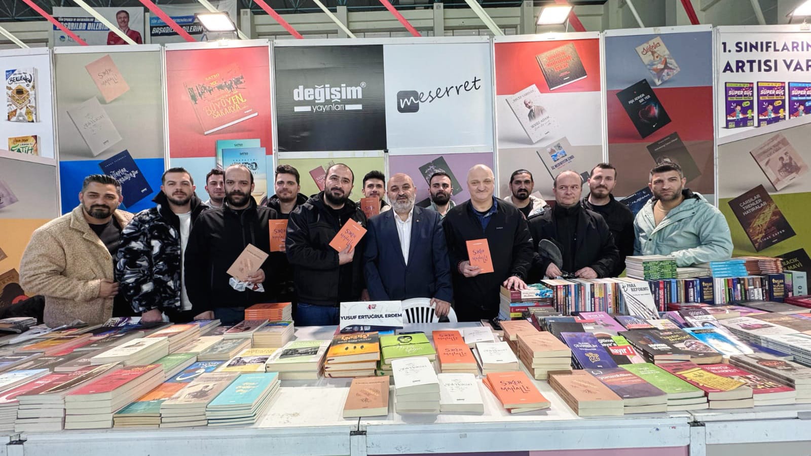 “Şeker Mahalle” kitabıyla dikkat çekti