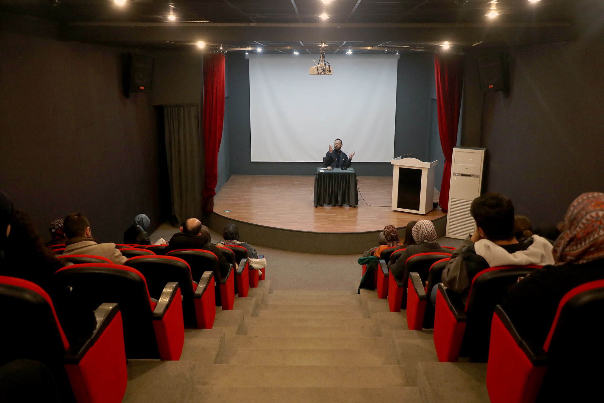 Mimarlık tüm sanatların en somutudur