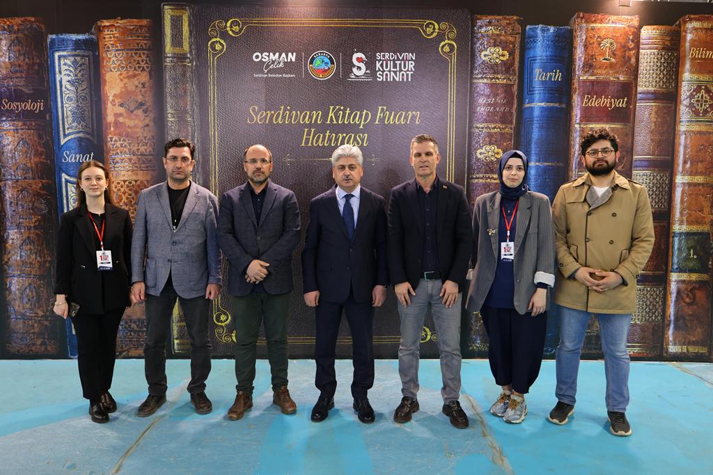 Vali Doğan Kitap Fuarını Gezdi