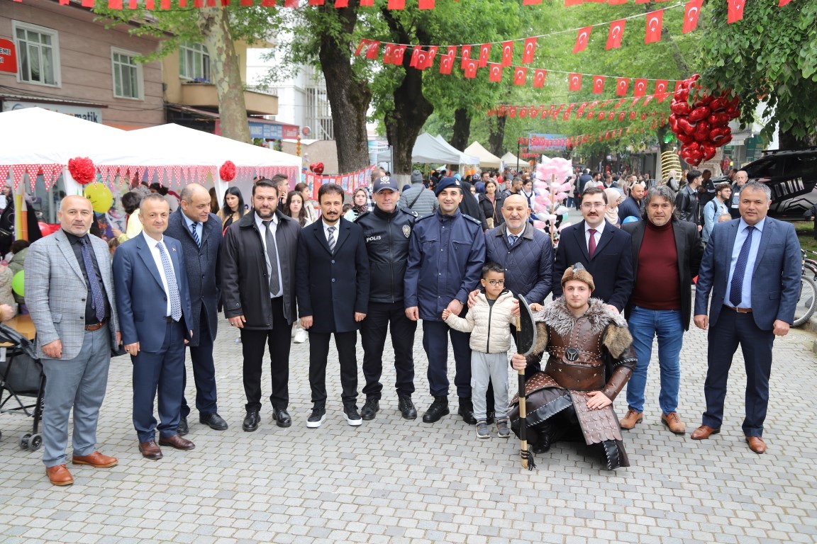 HENDEK’TE 23 NİSAN’A ÖZEL ŞENLİK