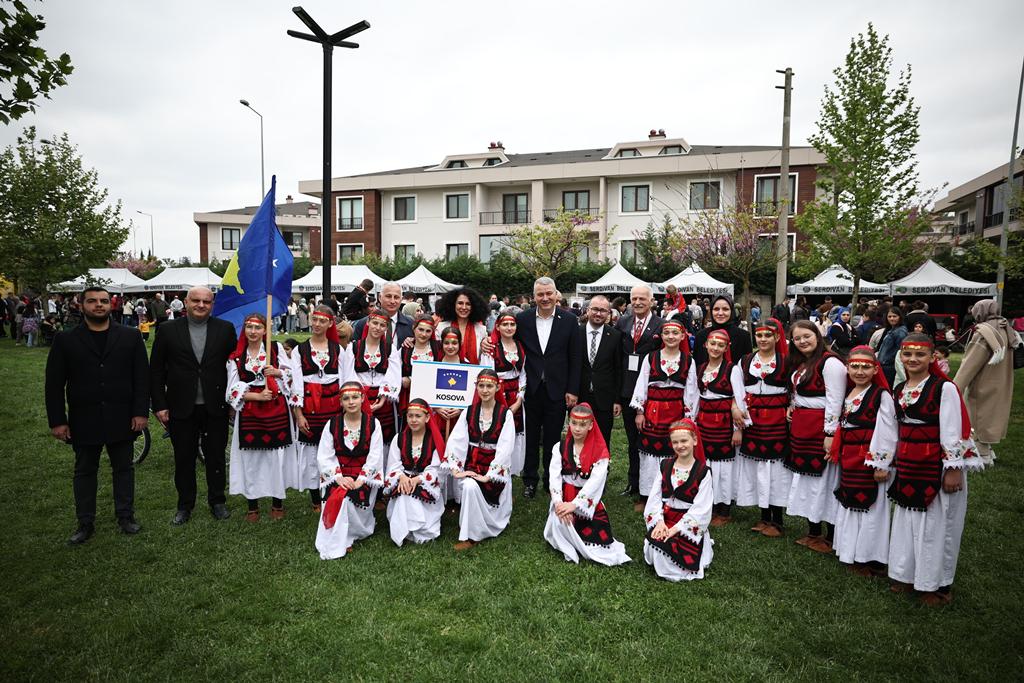 Serdivan'da 23 Nisan'a dolu dolu kutlama