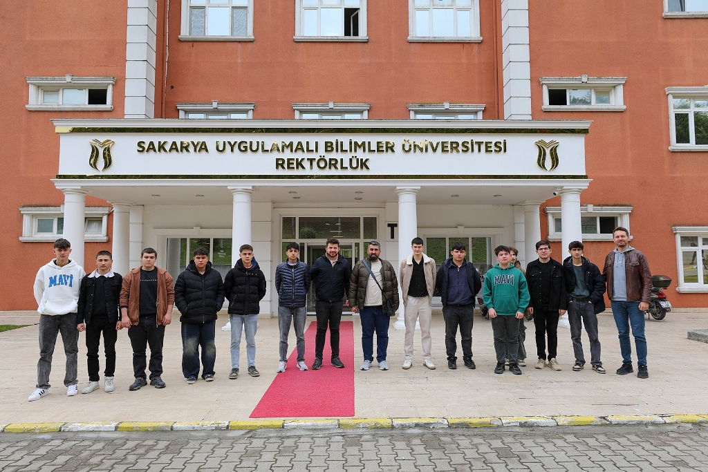 Akyazı’dan üniversite adayları SUBÜ’yü ziyaret etti