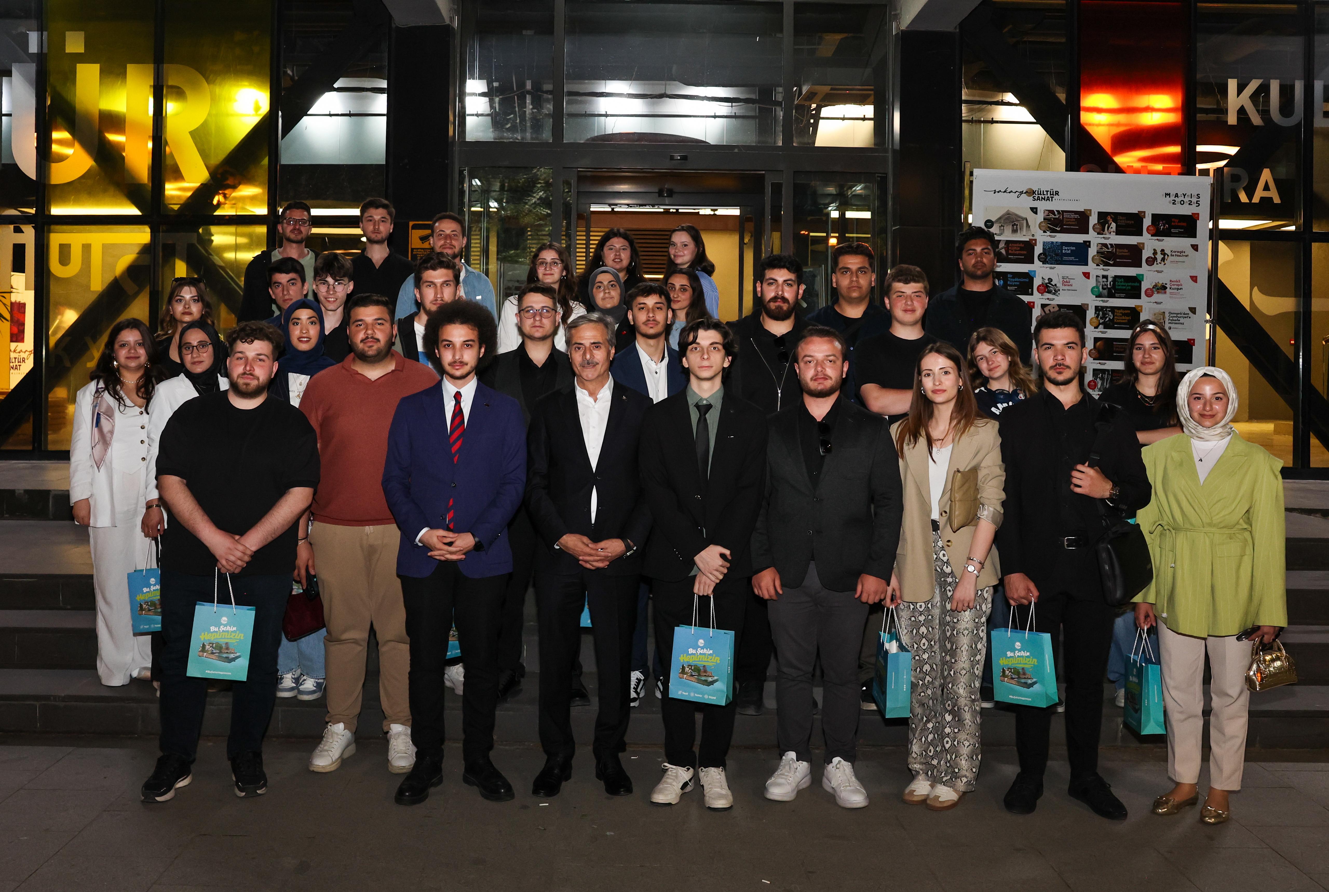 Gençler sordu başkan cevapladı