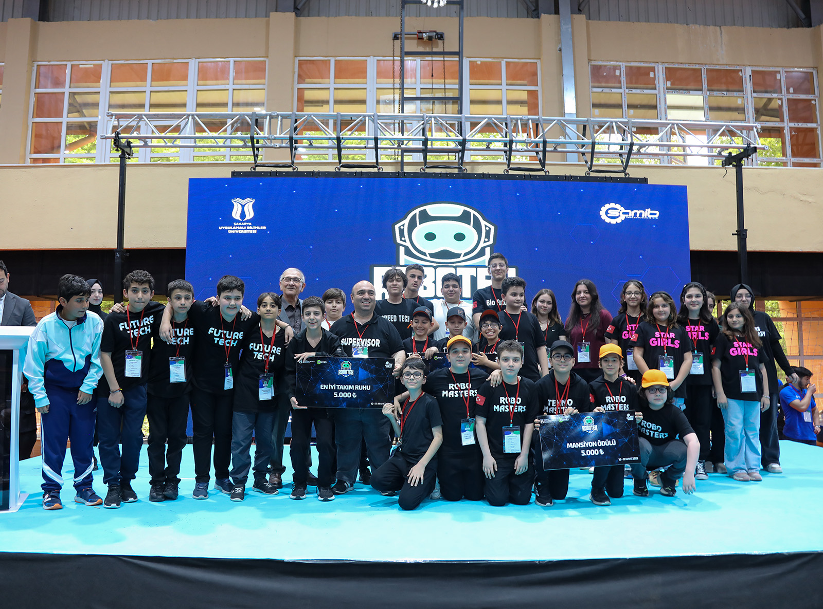 Robot ve Teknoloji Olimpiyatları bir ilk oldu