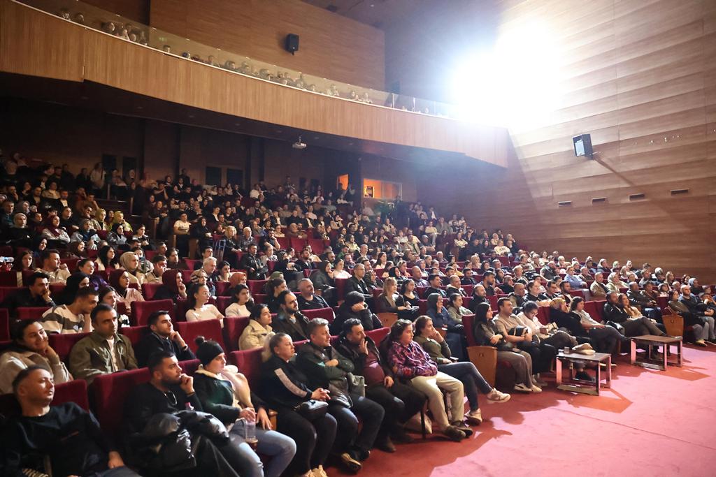 Serdivan’da Tiyatro Keyfi