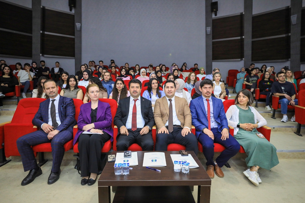 Yenilikçi sağlık uygulamaları sempozyumda ele alındı