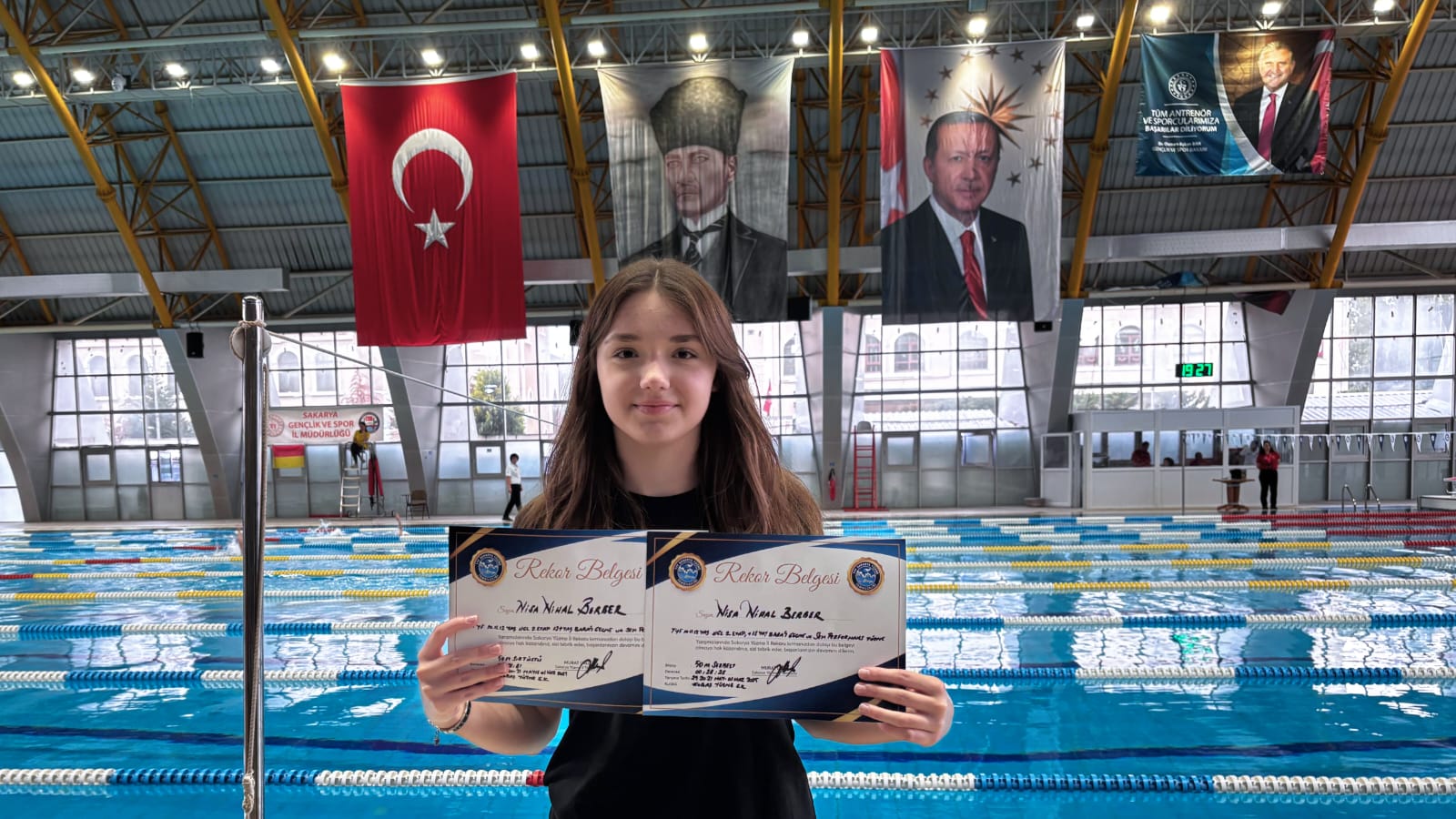 Kobaş yüzmenin rekortmen kızı