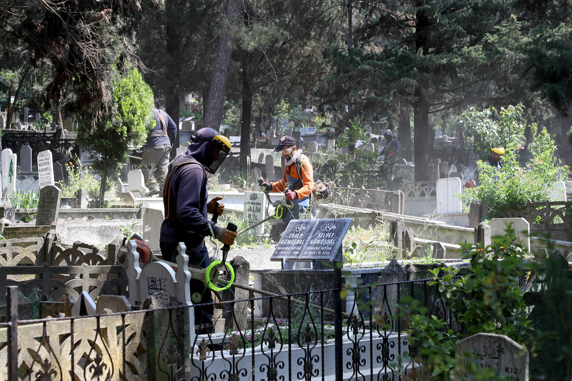Mezarlıklara bayram bakımı