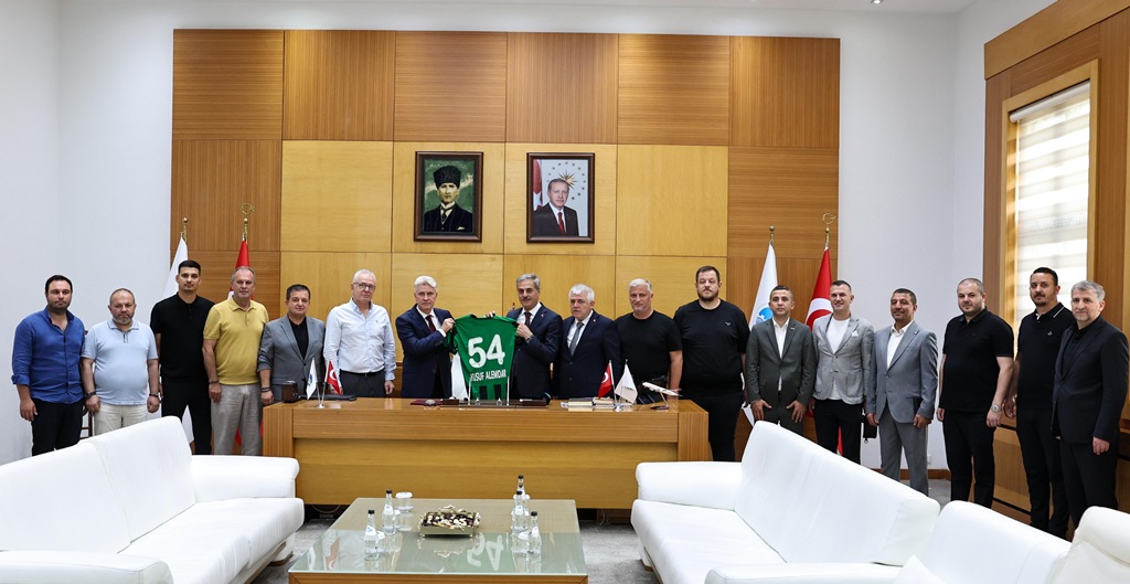 Sakaryaspor’un yeni yönetiminden ilk ziyaret