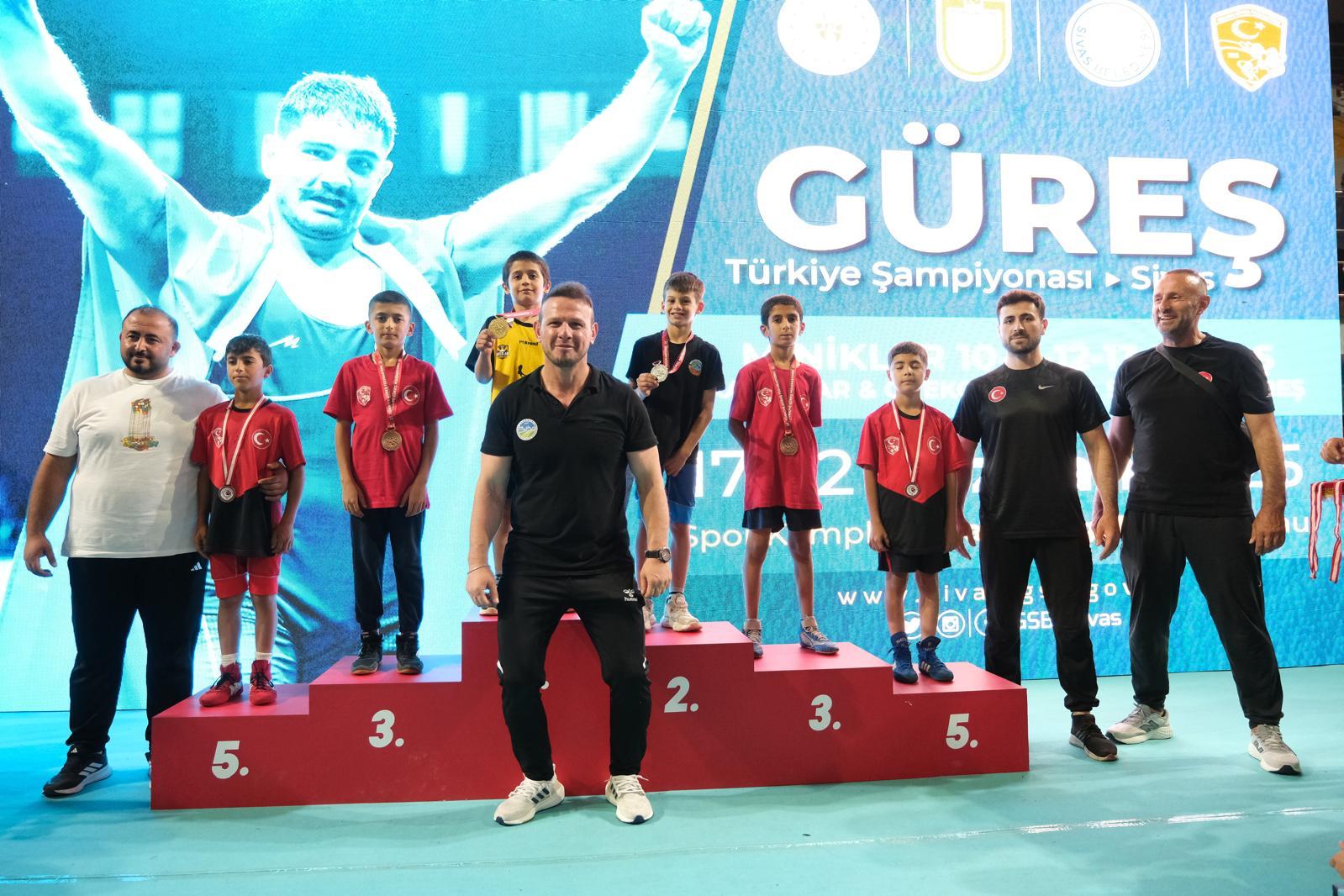 Serdivanlı Sporcular Madalyalarla Döndü