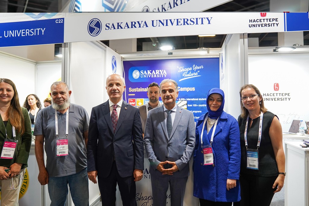 YÖK Başkanı Prof. Dr. Özvar SAÜ Standında