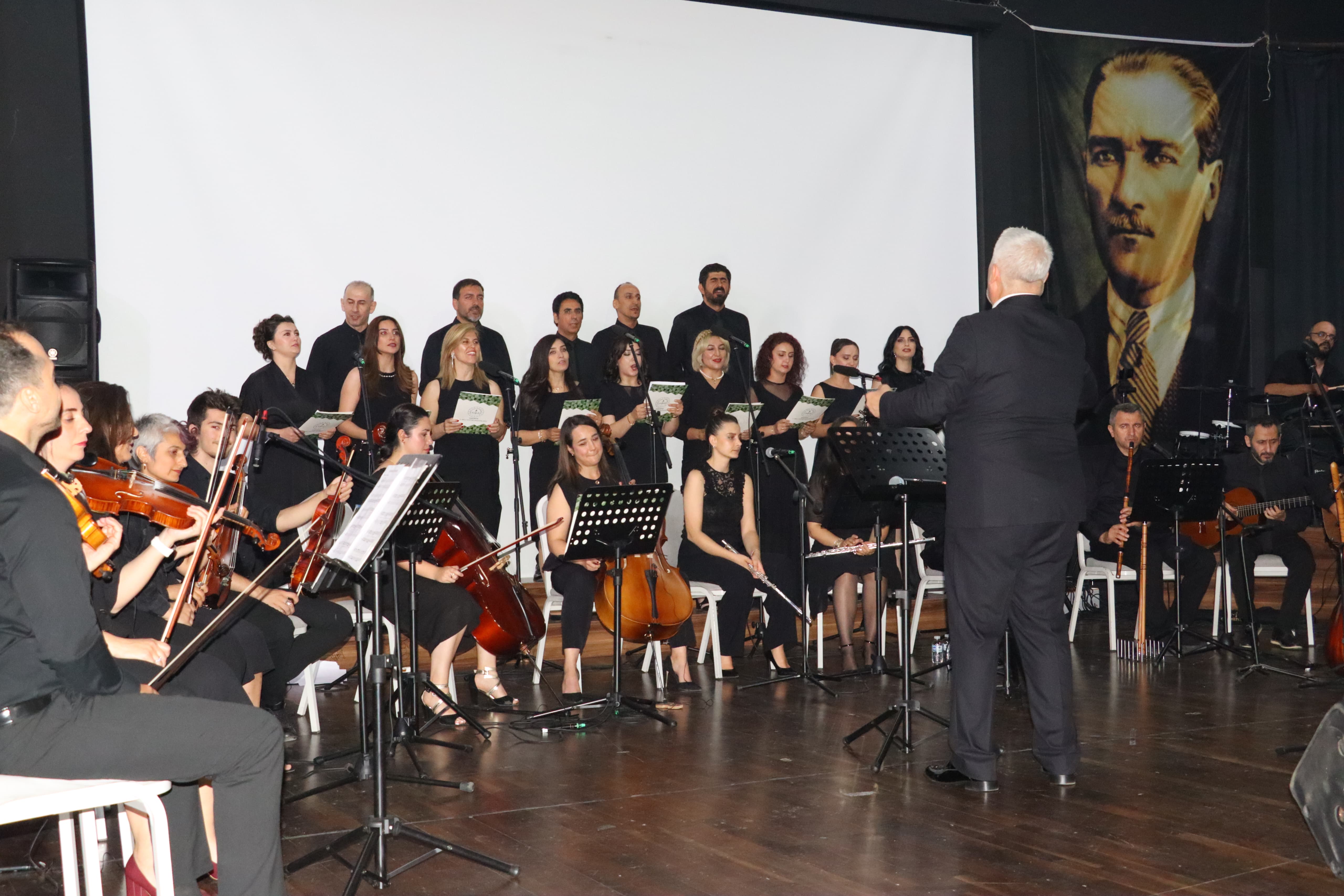 Öğretmenlerden muhteşem konser