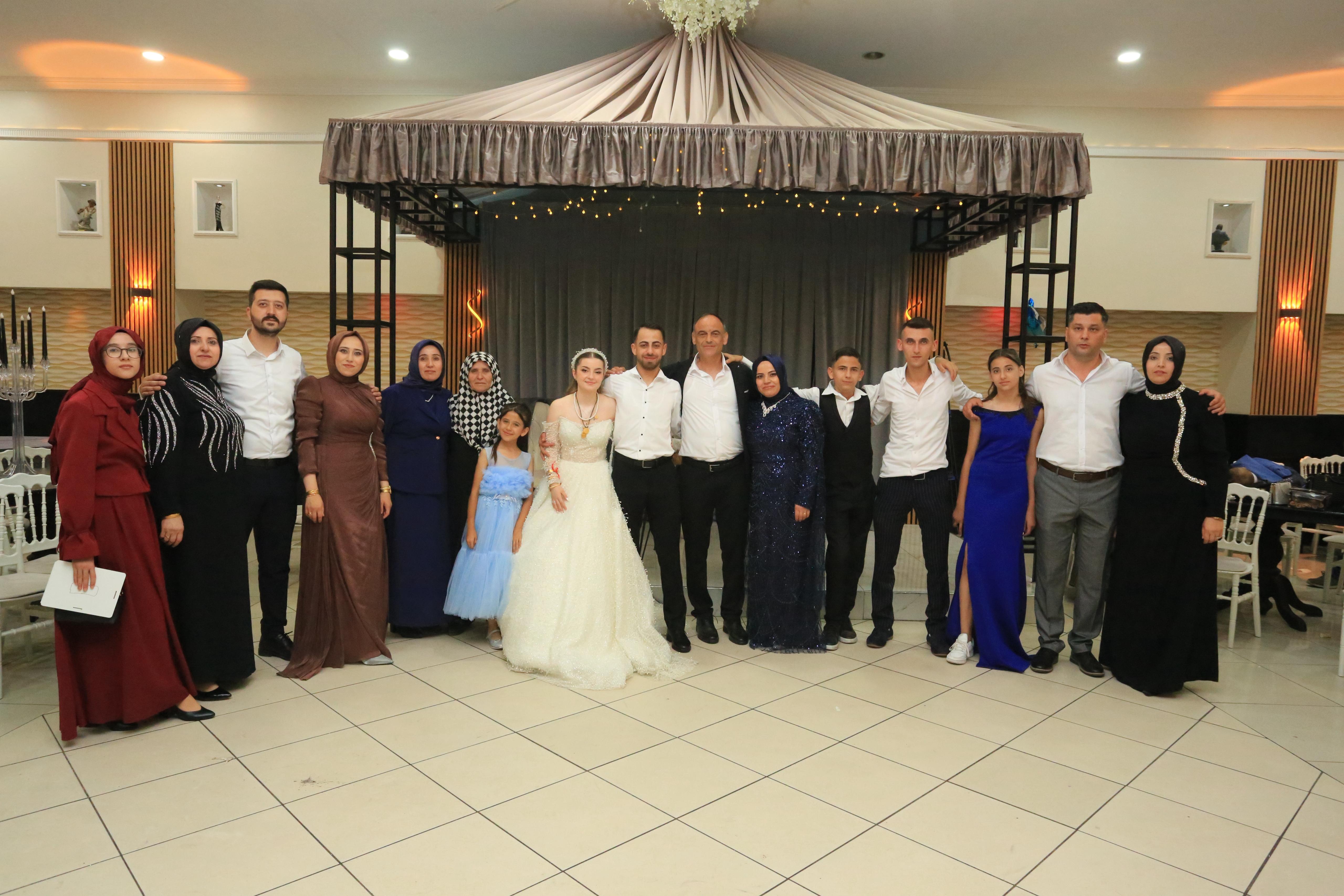 Eslem ve Eren dünyaevine girdi