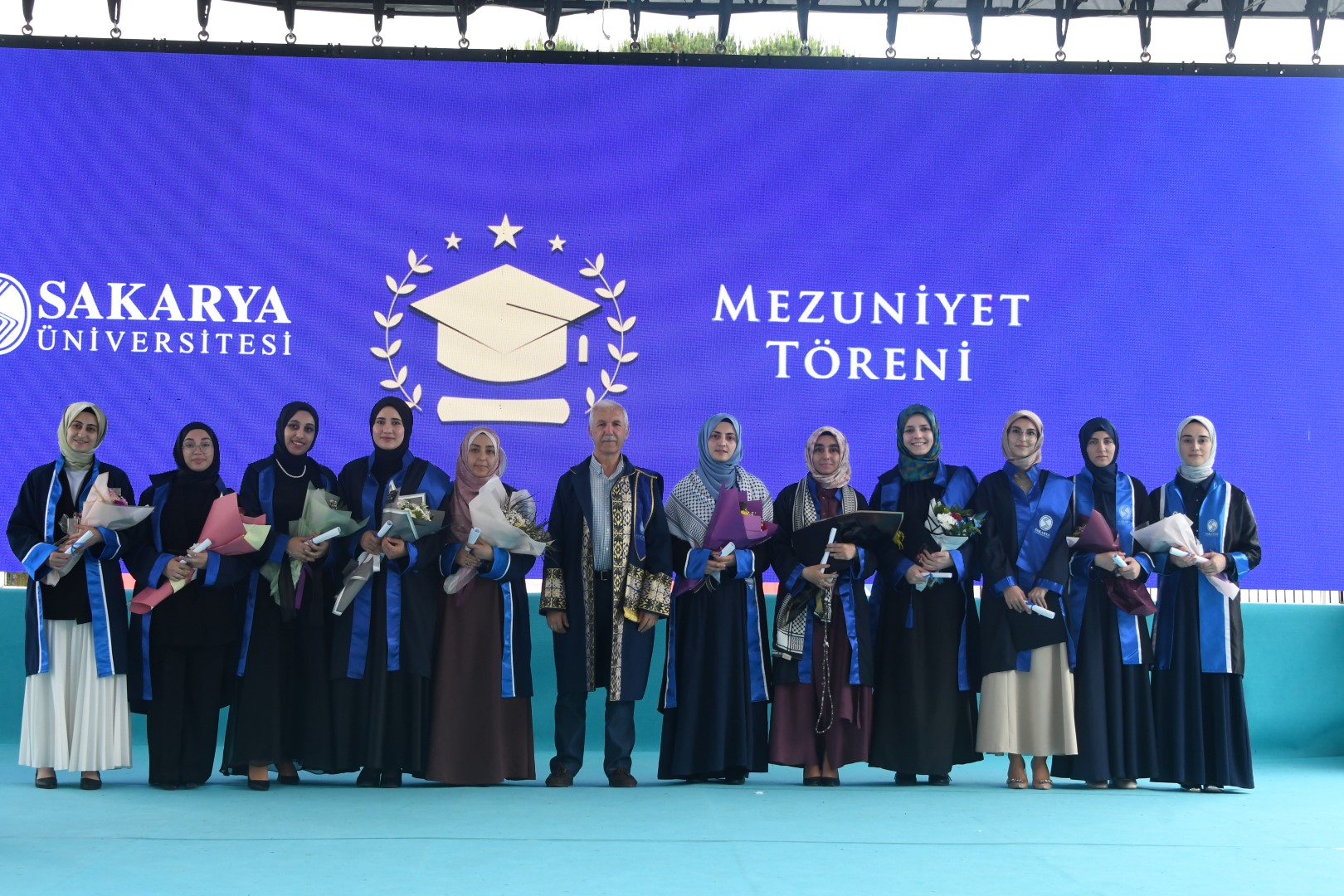 İlahiyat Fakültesi Öğrencileri Mezun Oldu