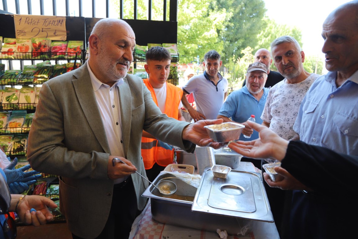 FARKLI NOKTALARDA 4 BİN KİŞİLİK AŞURE İKRAMI