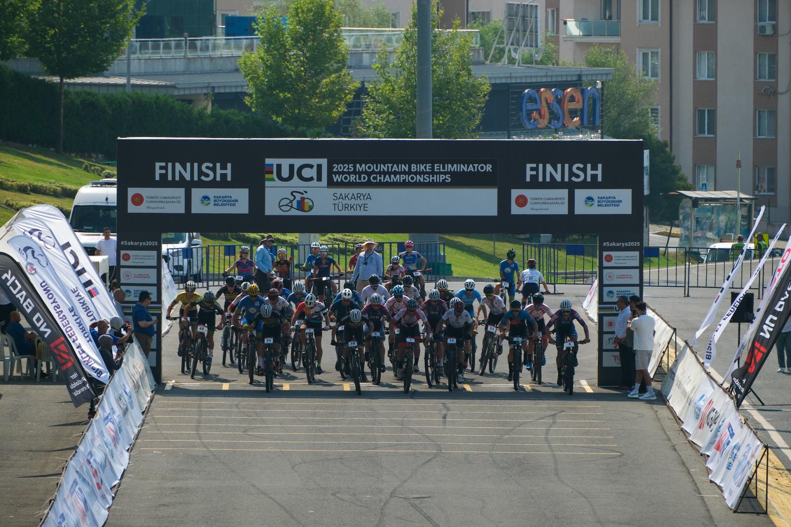 Genç pedallar zirve için yarıştı