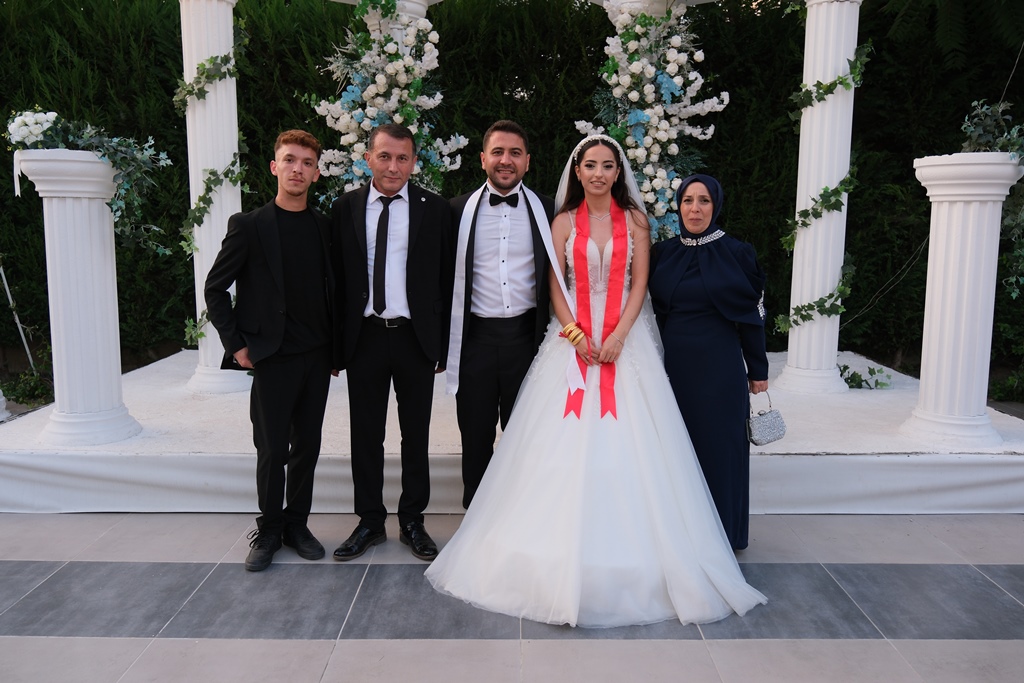 İzel ve Enes dünya evine girdi