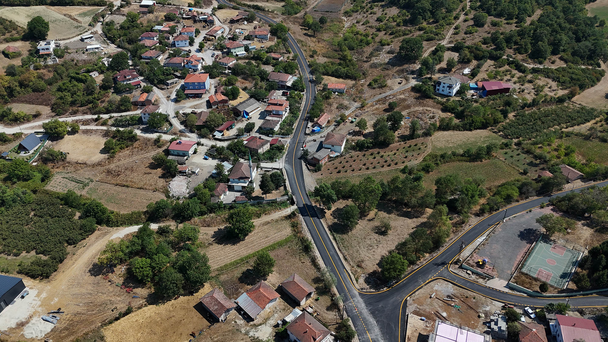 22 kilometreye 31 bin ton asfalt atıldı