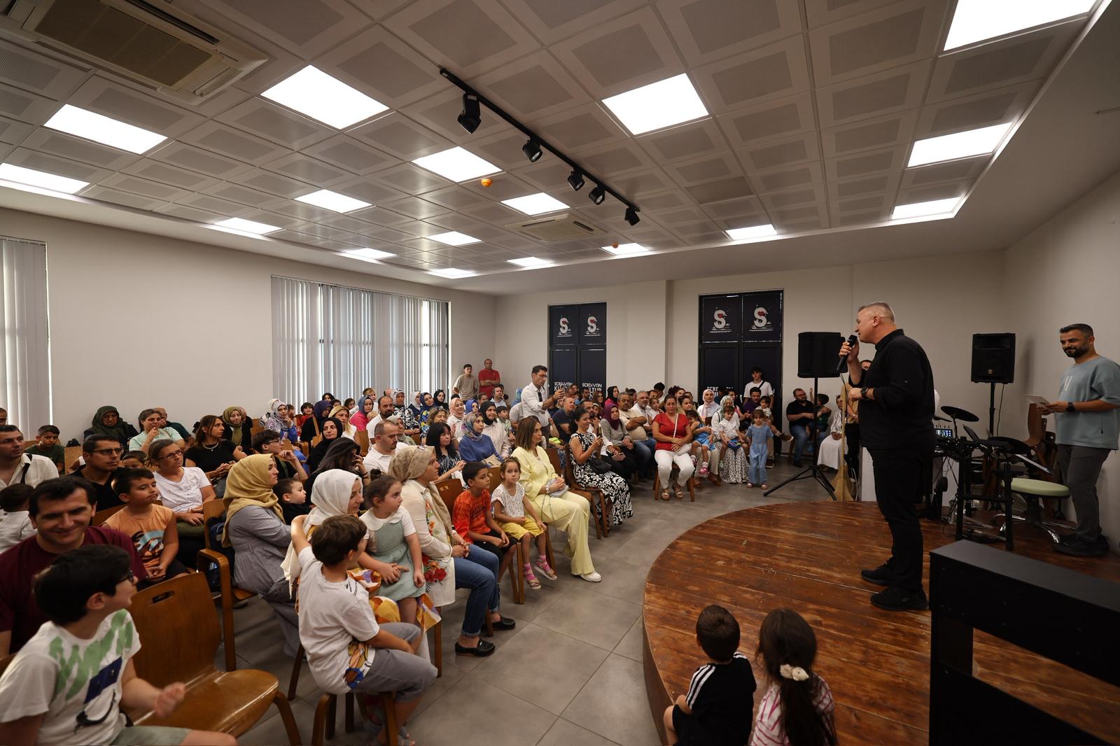 Küçük Sanatçılardan Büyük Performans