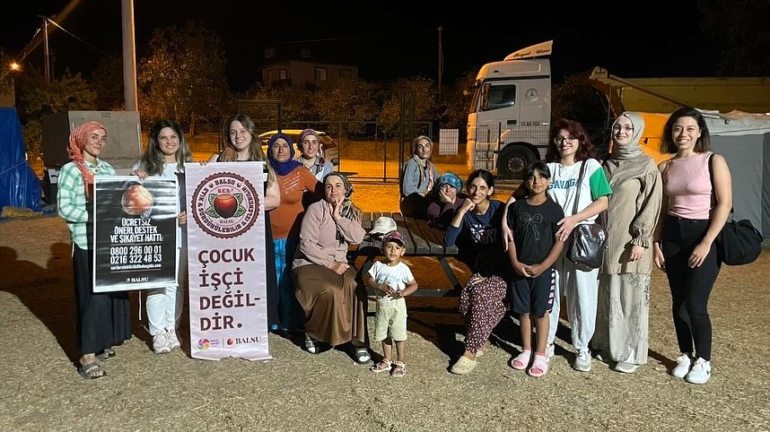 Çocukların eğitimi ve sağlığı için sahadaydılar