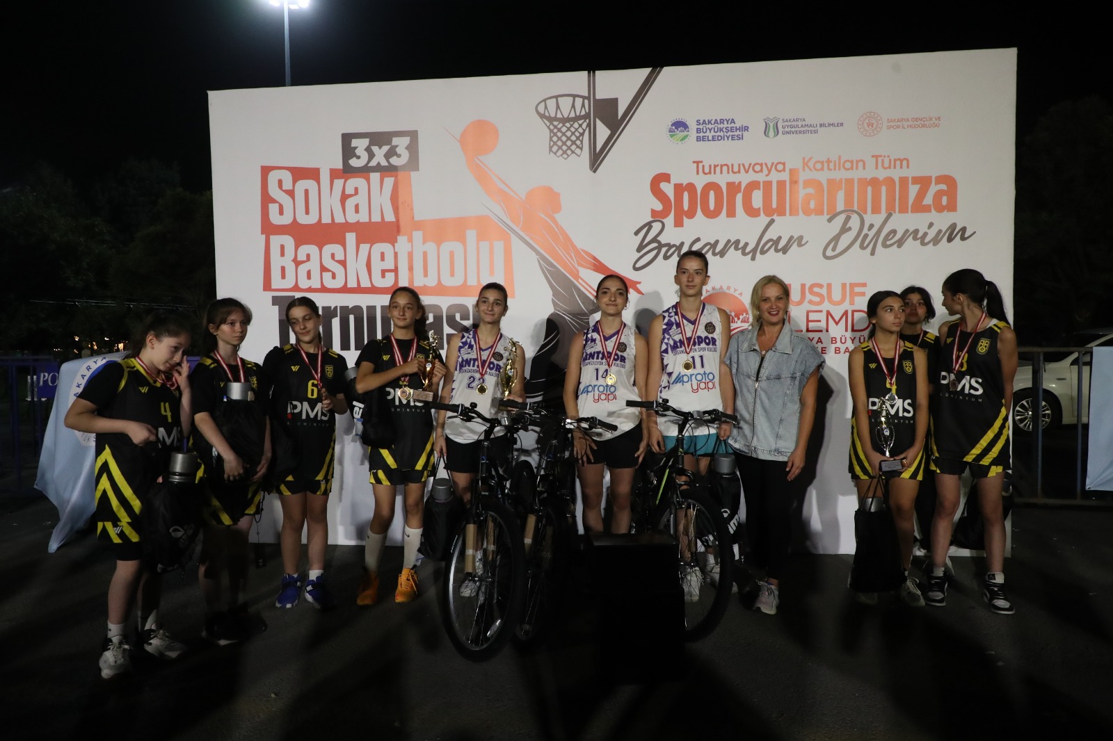 Sokakta basketbol şöleni