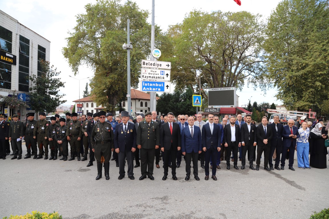 HENDEK’TE GAZİLER GÜNÜ TÖRENLE KUTLANDI