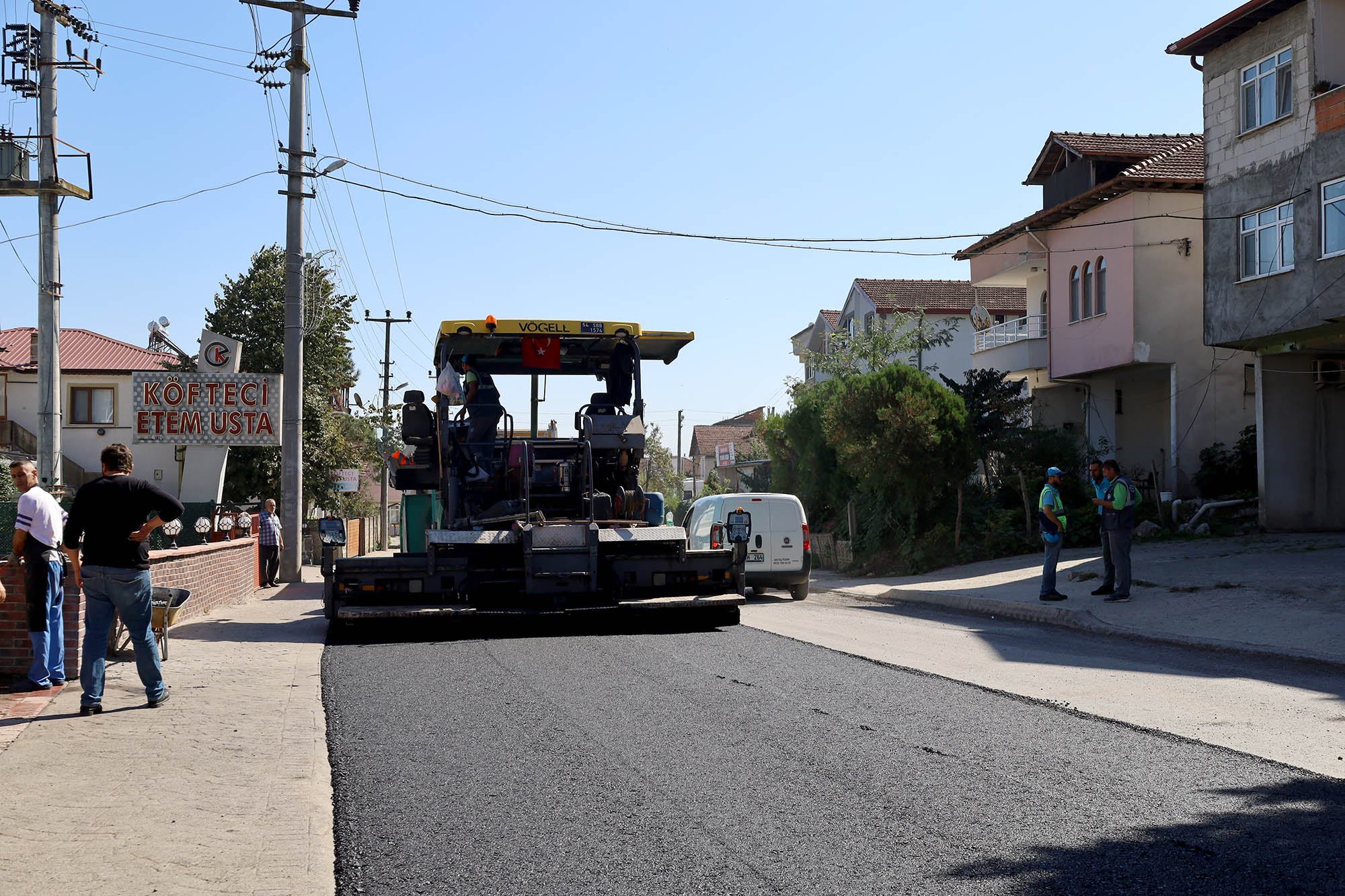 18 Nisan Caddesi asfaltlandı