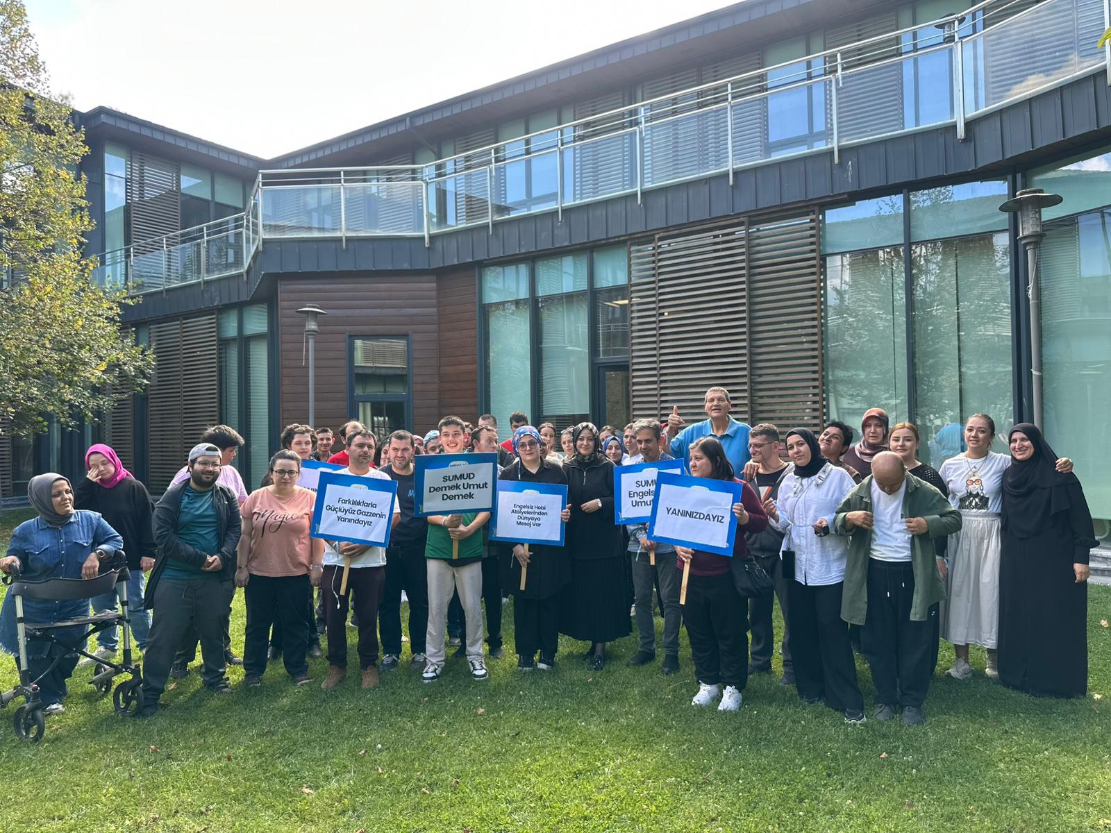 Dayanışma engel tanımaz