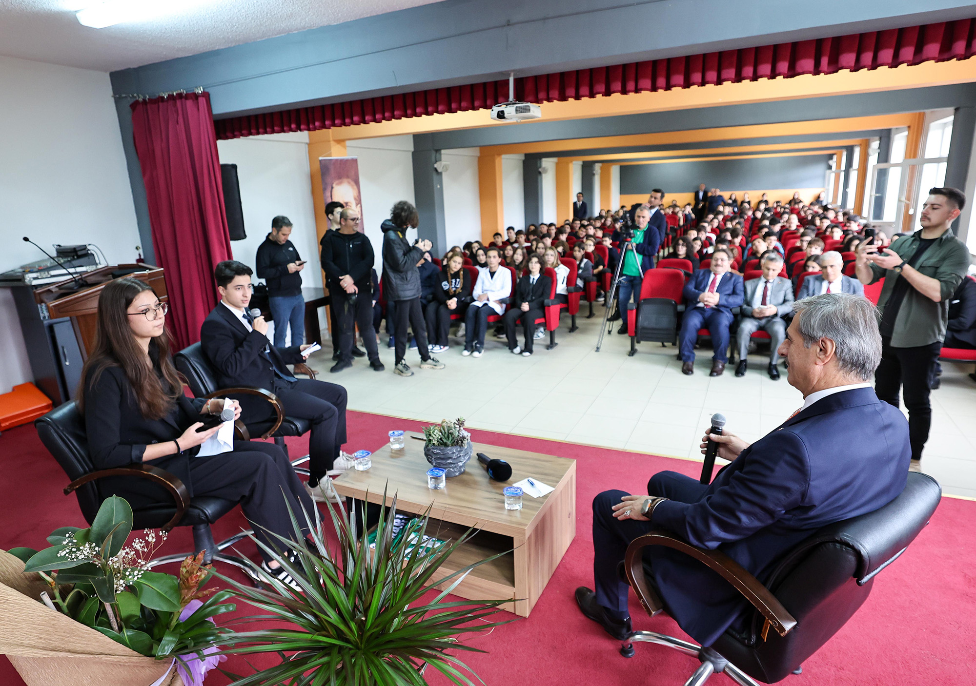 Başkan Alemdar gençlere konuştu