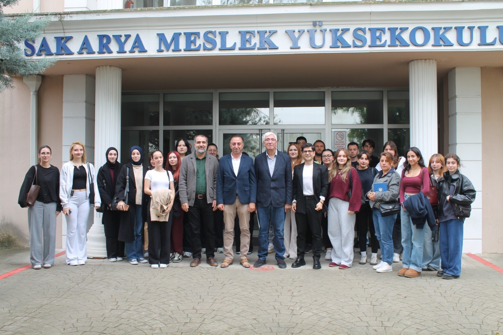 Çetin’den gazeteciliğin  dünü bugünü ve geleceği