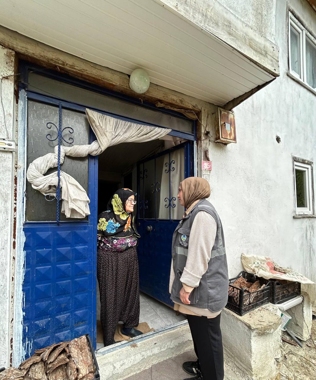 Tek tek kapılarını çaldılar