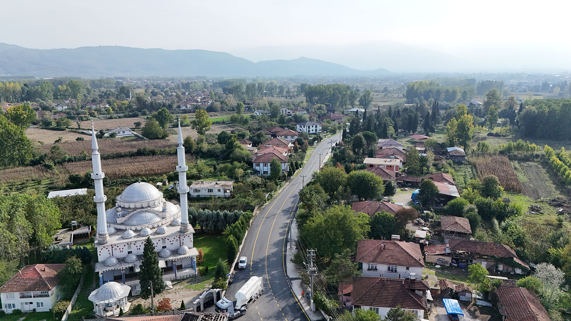 Akyazı’da 4 mahalle yenilendi