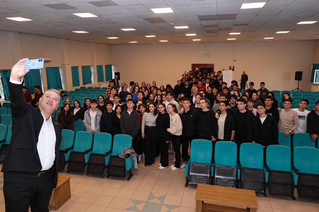 Kendi Hikayesiyle Tecrübelerini Aktardı